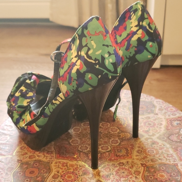 Pumps - Picture 2 of 3